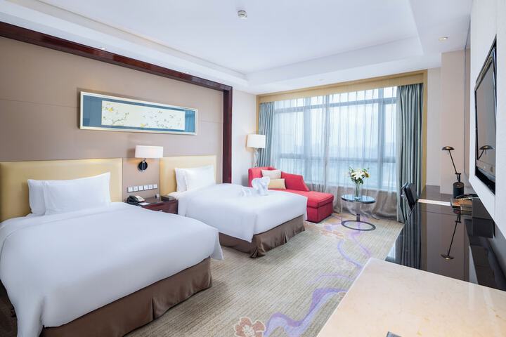 Room 15 of 49