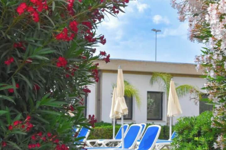 Hotel Exterior 127 of 131