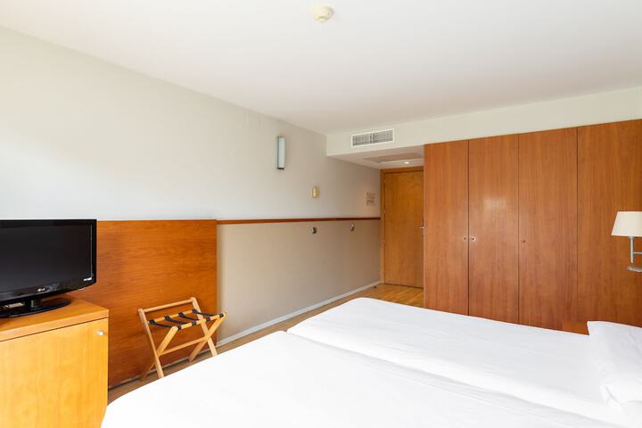 Room 11 of 75