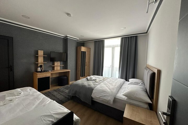 Room 3 of 7