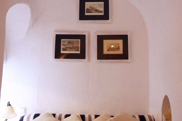 Room 6 of 142