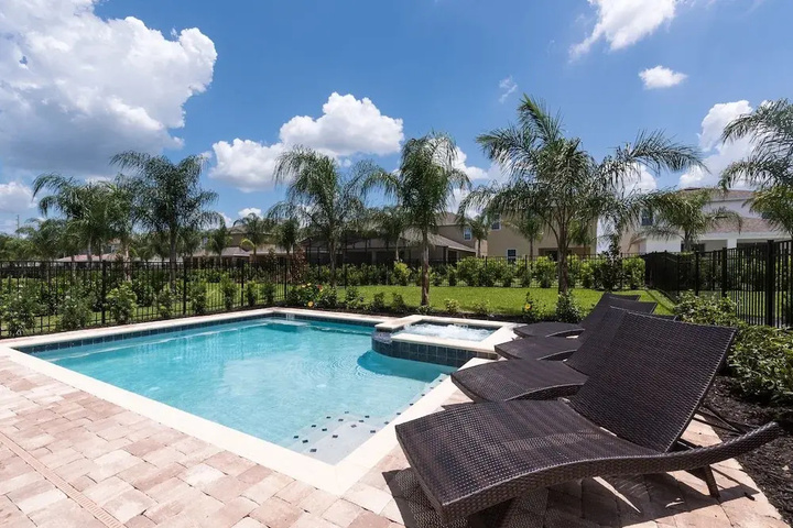 Pool 11 of 25