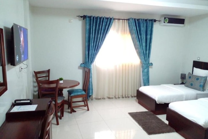 Room 4 of 38