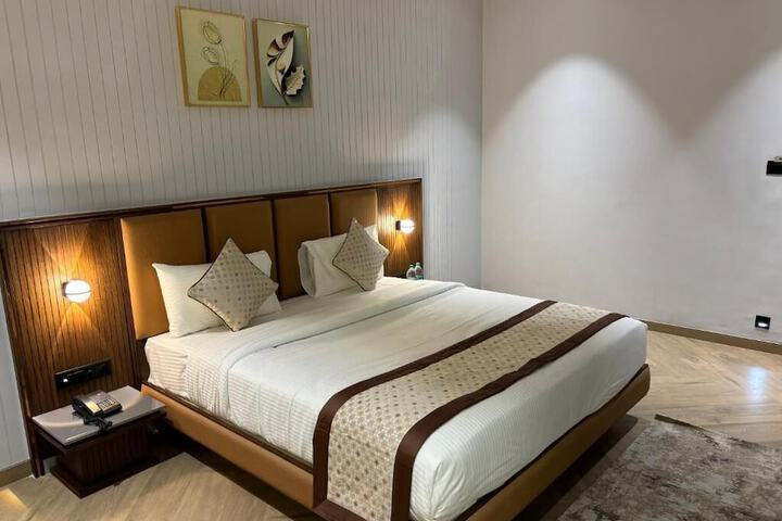 Room 2 of 31