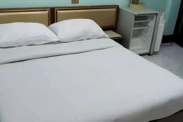 Room 4 of 25