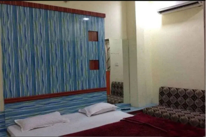Room 6 of 10