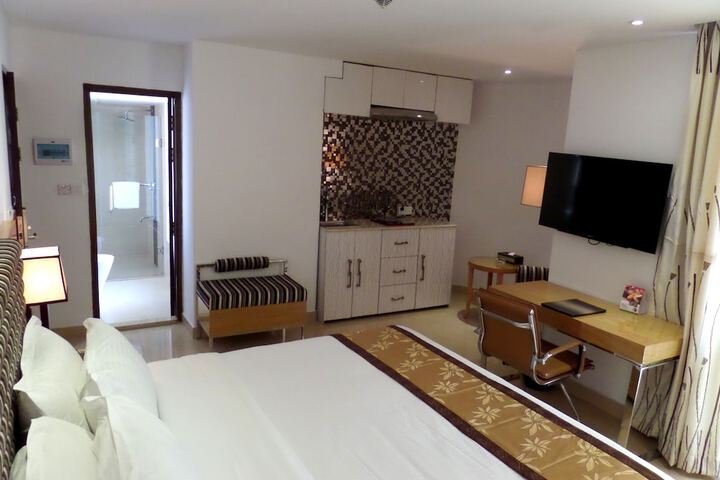 Room 28 of 100