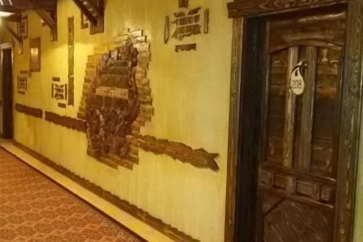 Ballroom/Hall 9 of 11