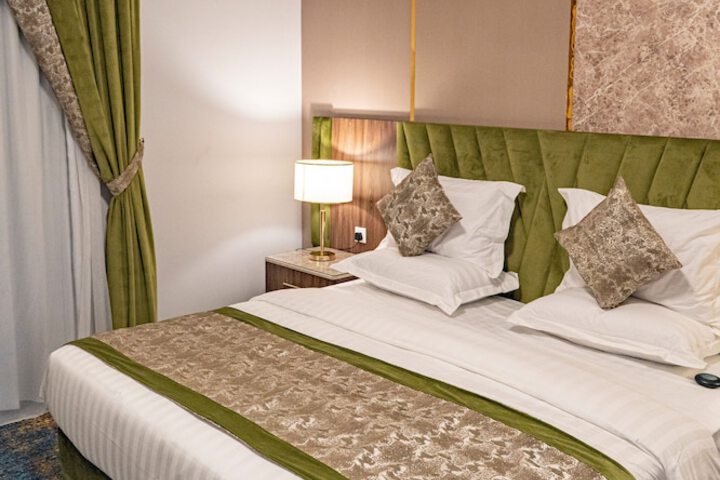 Room 32 of 81