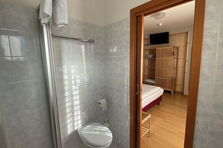 Room 47 of 148