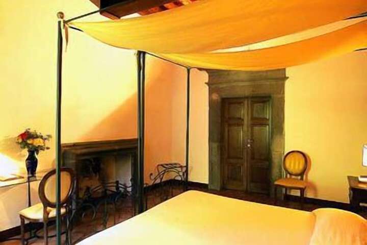 Room 10 of 37