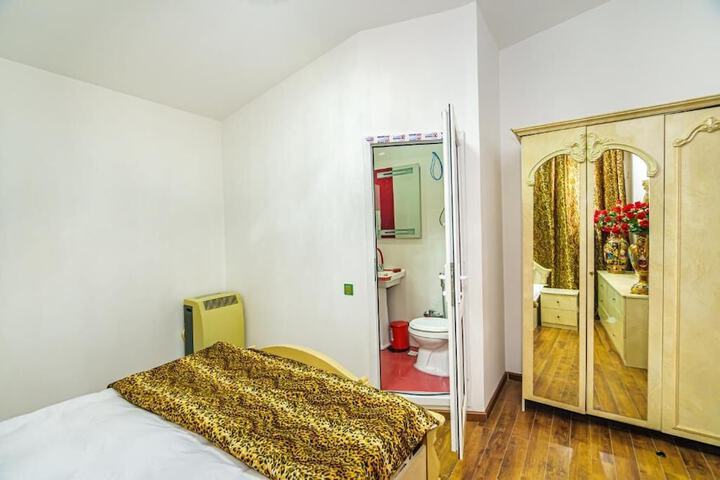 Room 5 of 47