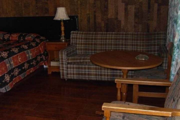 Room 4 of 15