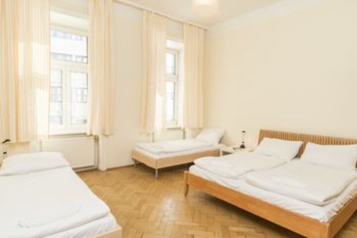 Room 48 of 122