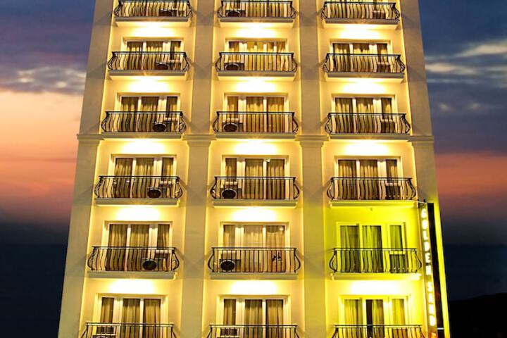 Hotel Entry