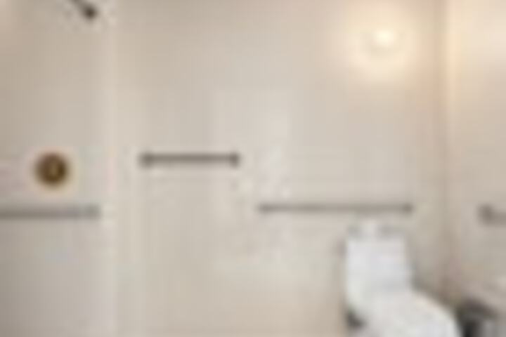 Room 122 of 171