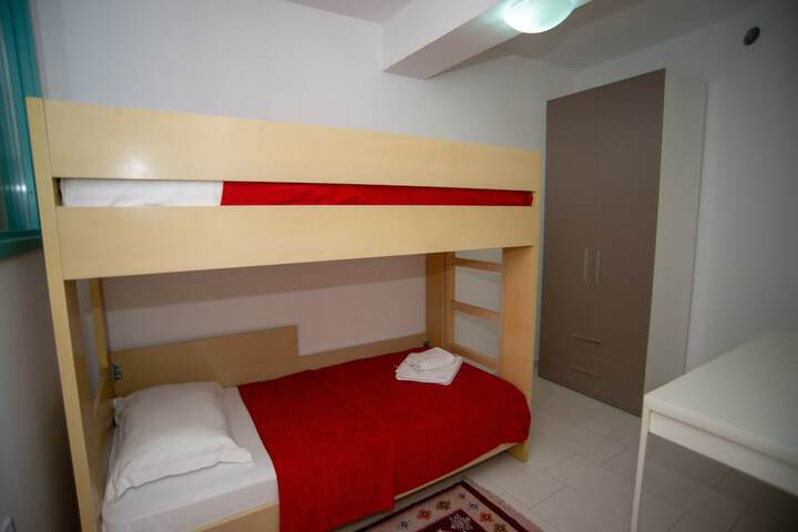 Room 24 of 163