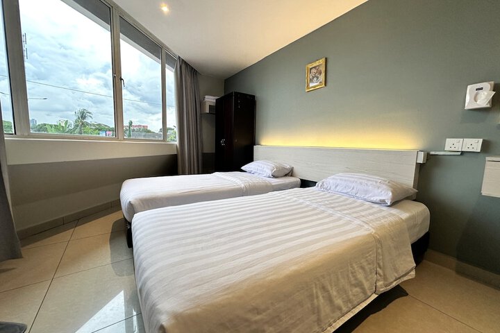 Room 17 of 33