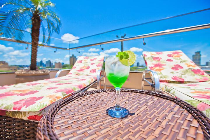 Lounge 62 of 81