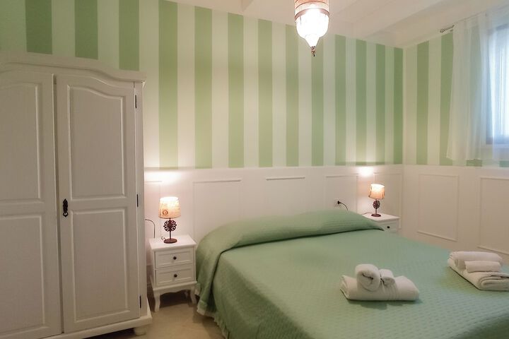 Room 22 of 97