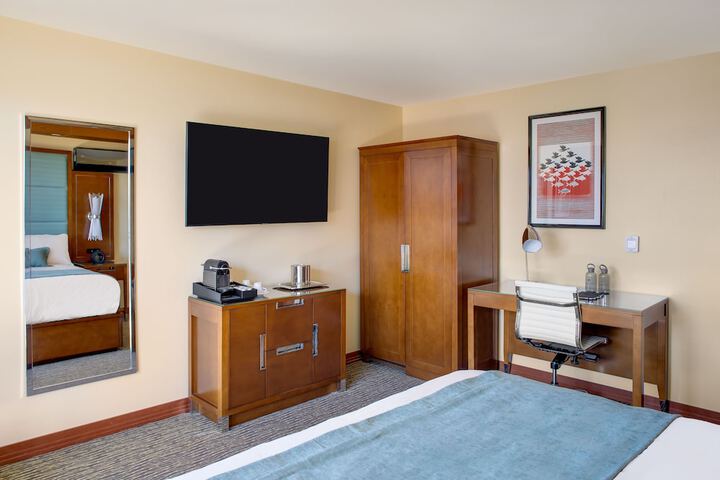 Room 6 of 43