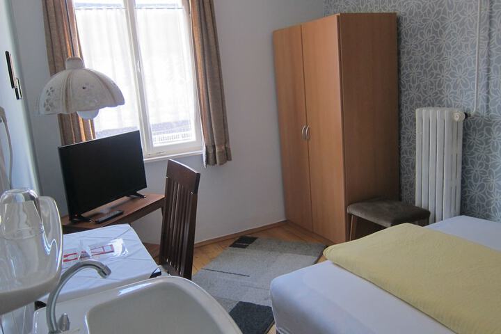 Room 10 of 24