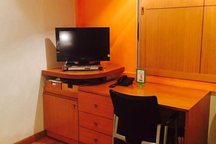 Room 18 of 36