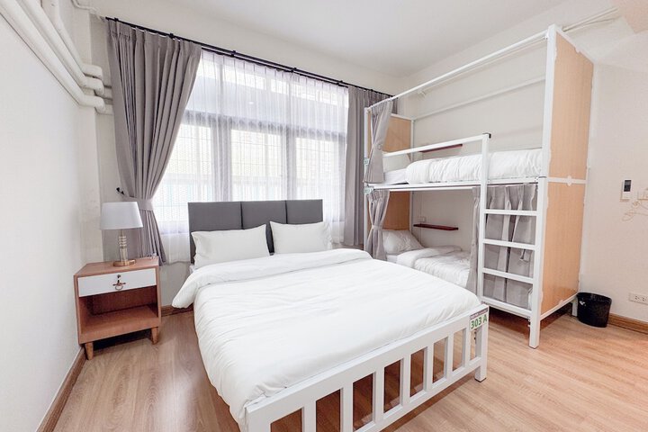 Room 30 of 76