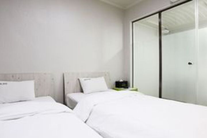 Room 12 of 44