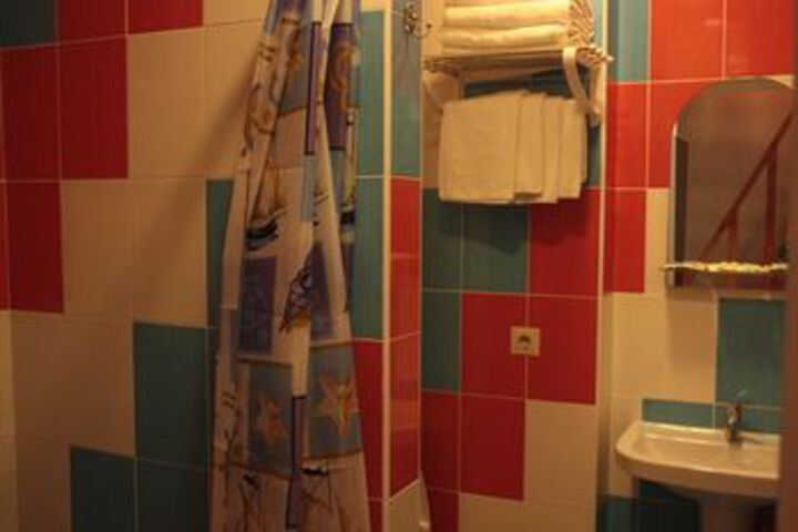 Room 15 of 176