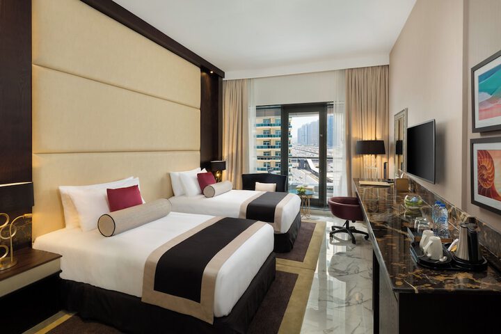 Room 14 of 77