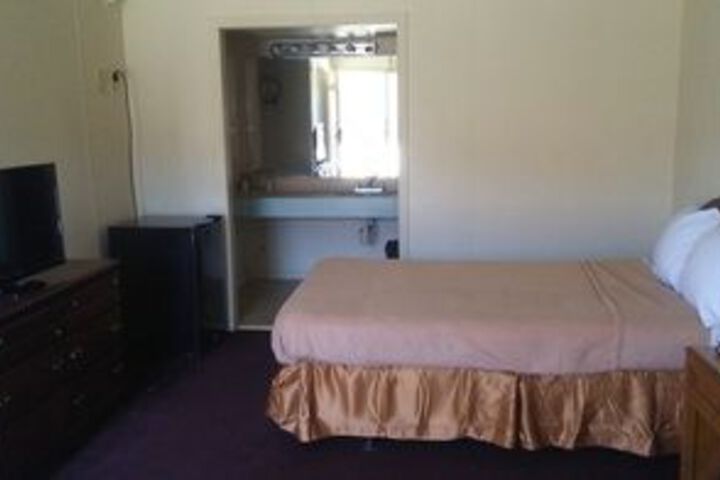Room 10 of 26
