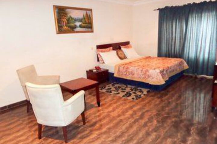 Room 13 of 23