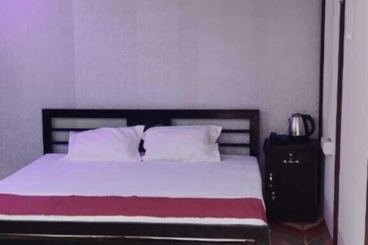 Room 6 of 30