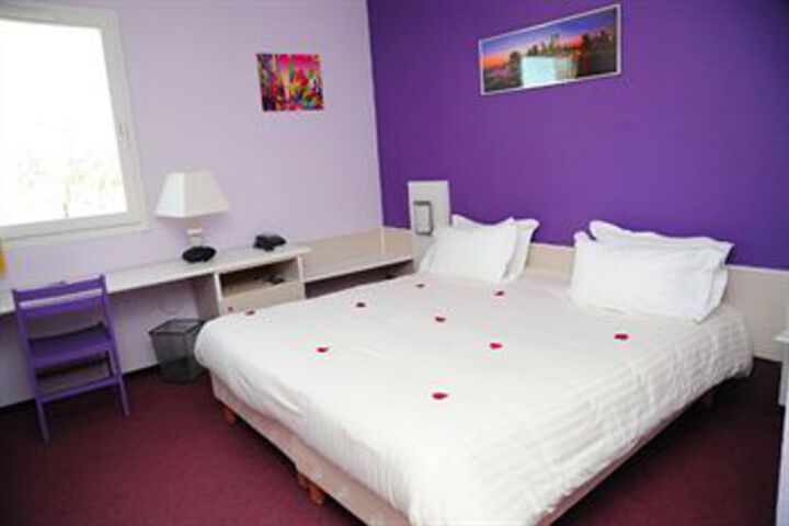 Room 8 of 22