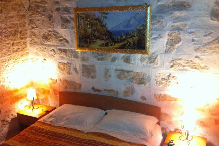 Room 8 of 19