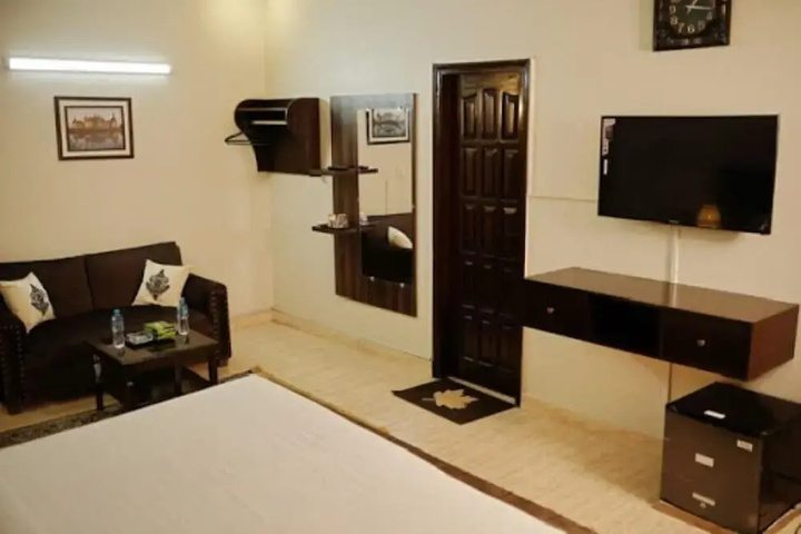 Room 3 of 9