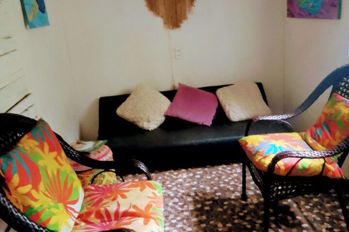 Lounge 18 of 33