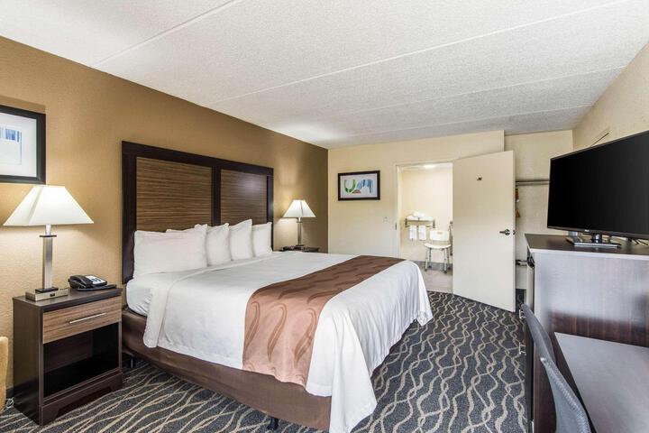 1 King Bed (8 of 8)