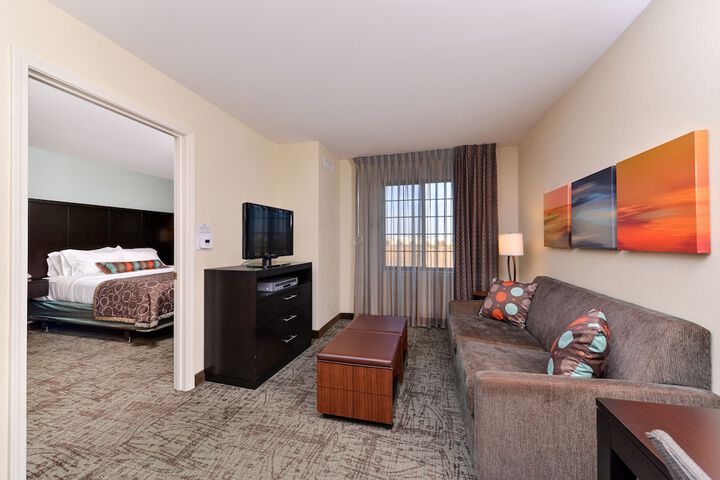 1 Queen 1 Bedroom Suite Comm Mobility Accessible (22 of 39)