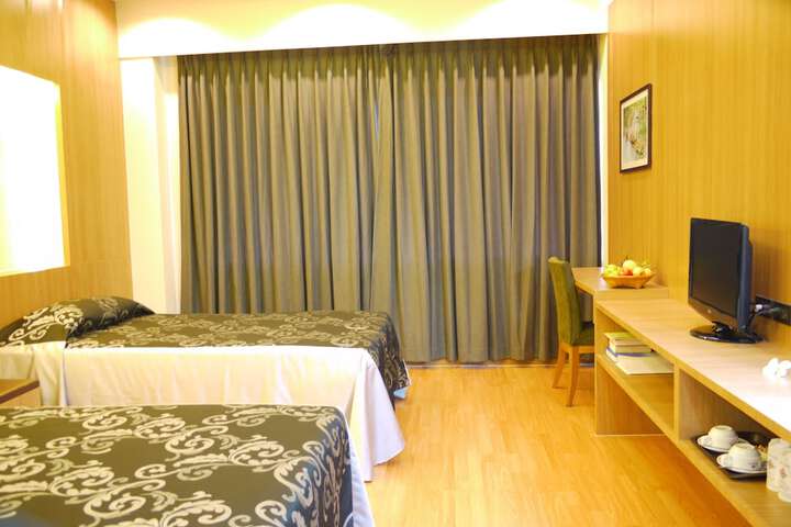 Room 10 of 74