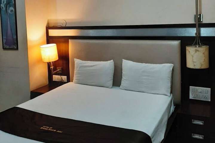 Room 5 of 12