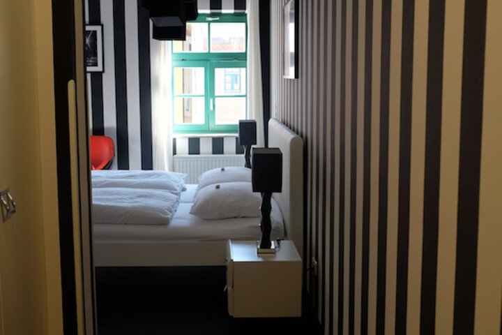 Room 4 of 31