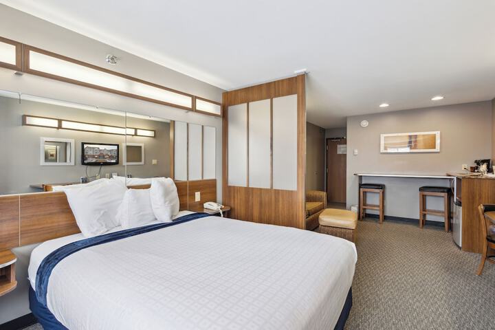 Queen Bed Accessible (2 of 14)