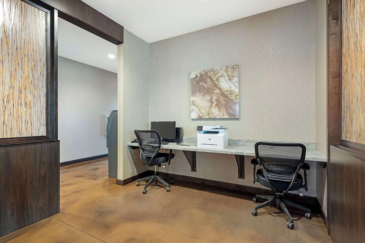 Business Center 51 of 52