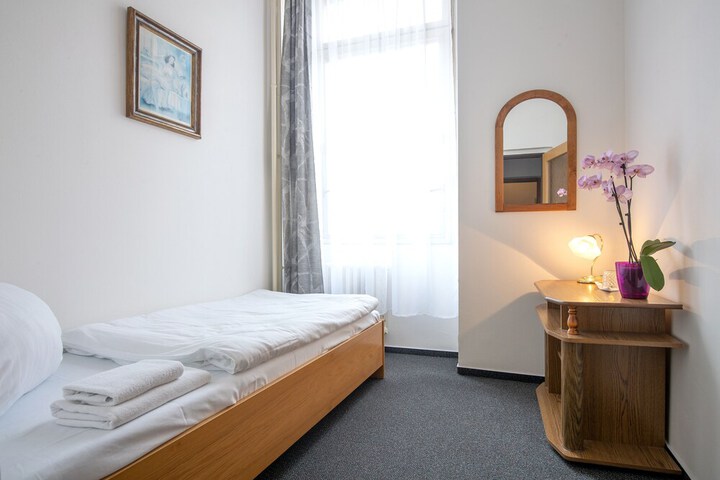 Room 9 of 21