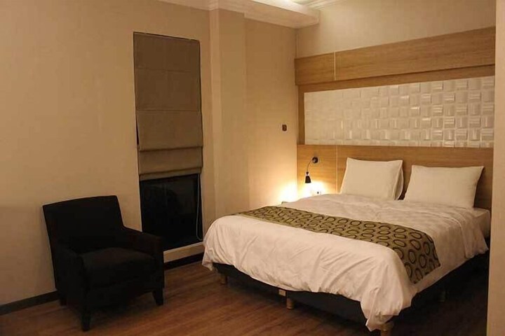 Room 18 of 28