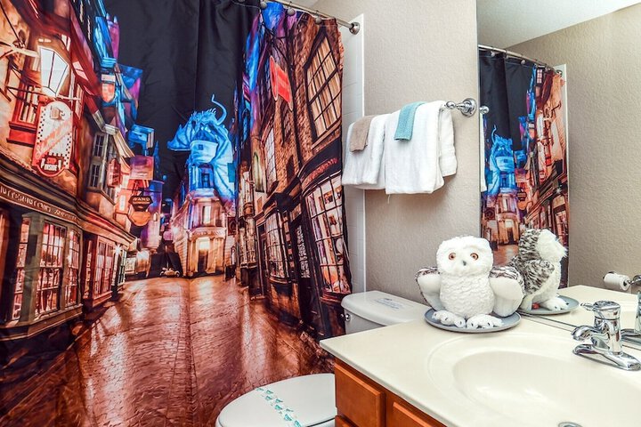Room 123 of 710