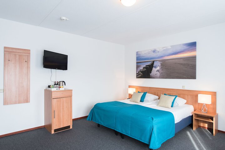 Room 6 of 43
