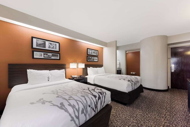 2 Double Beds (6 of 10)